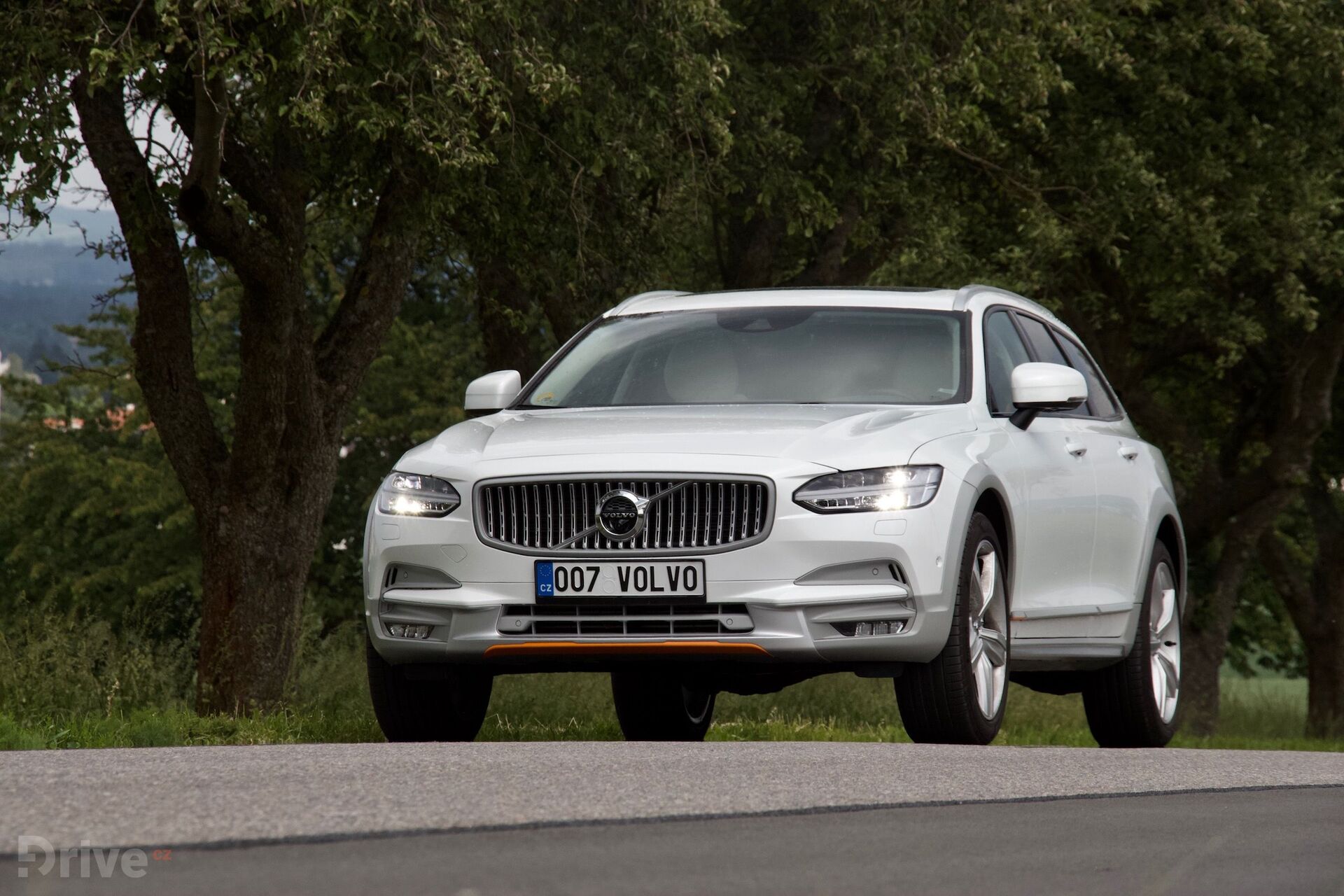 Volvo V90 Cross Country Race Ocean