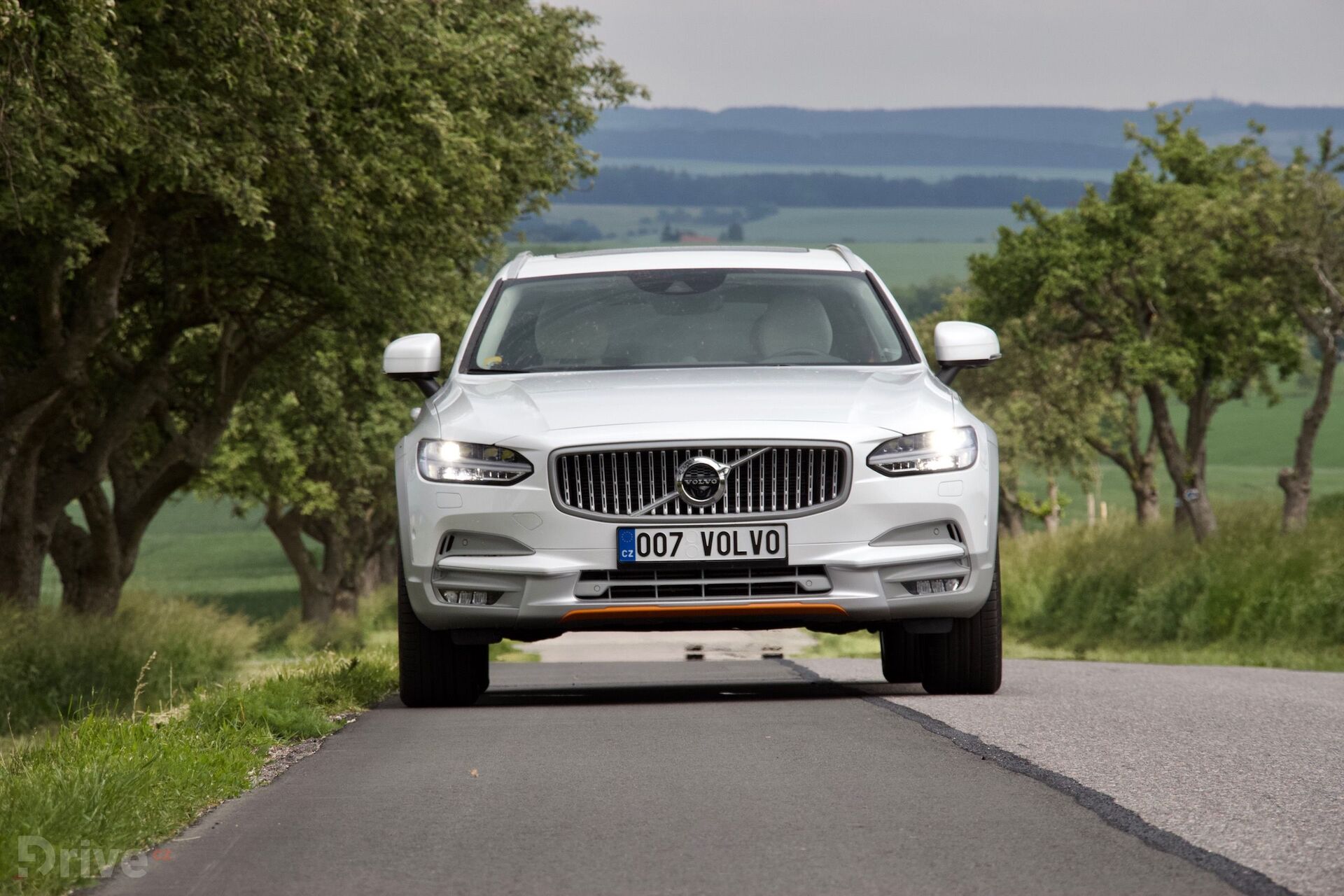 Volvo V90 Cross Country Race Ocean