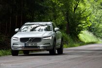 Volvo V90 Cross Country Race Ocean