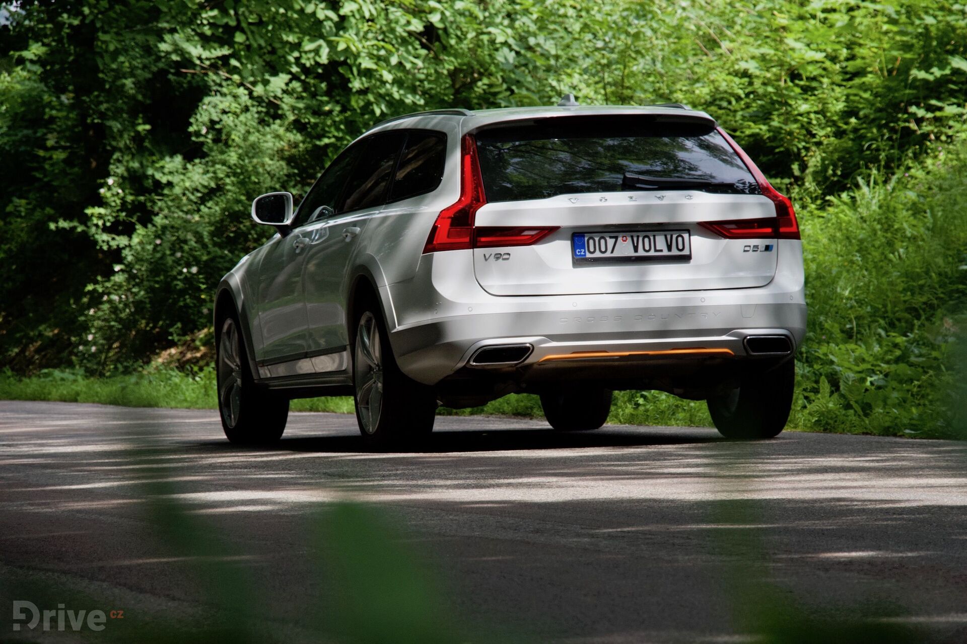 Volvo V90 Cross Country Race Ocean