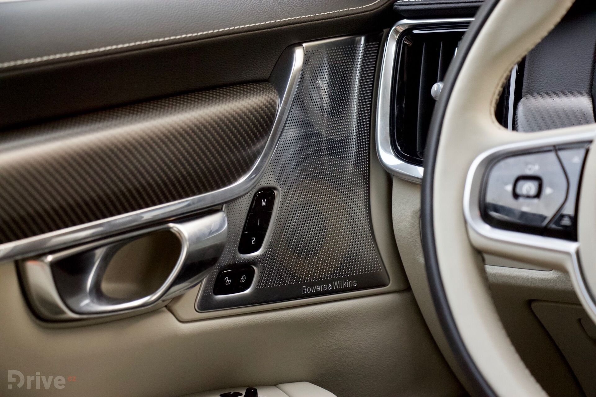 Volvo V90 Cross Country Race Ocean