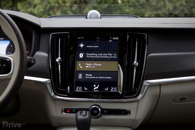 Volvo V90 Cross Country Race Ocean