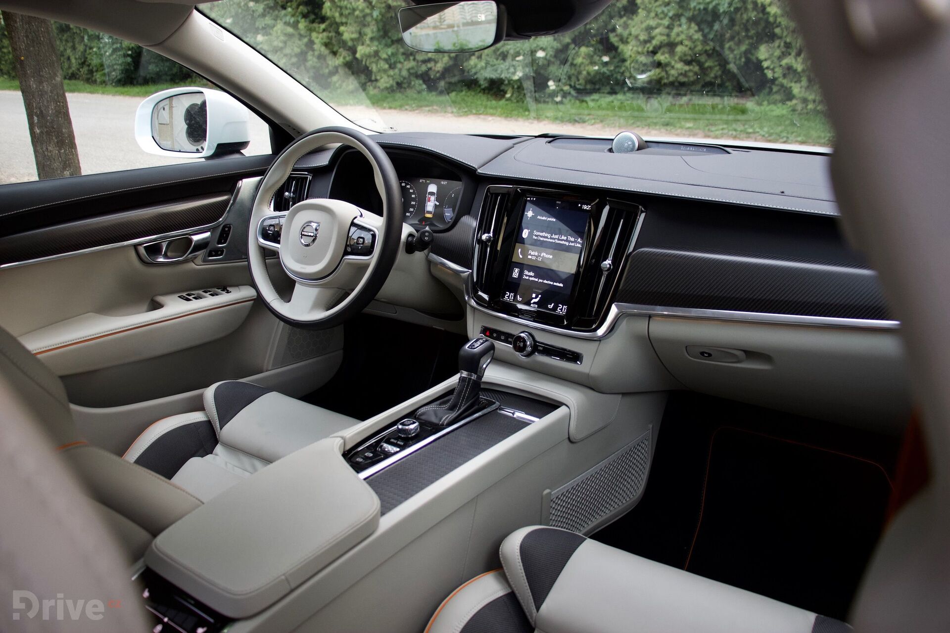 Volvo V90 Cross Country Race Ocean