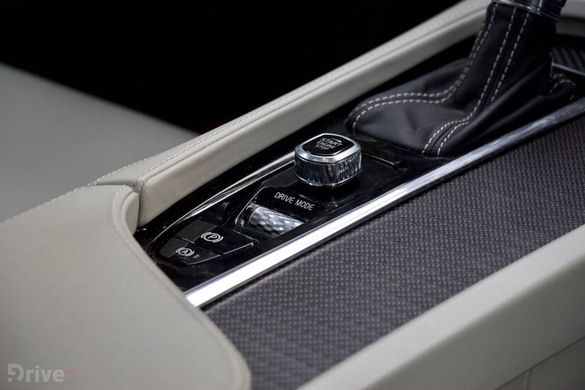 Volvo V90 Cross Country Race Ocean