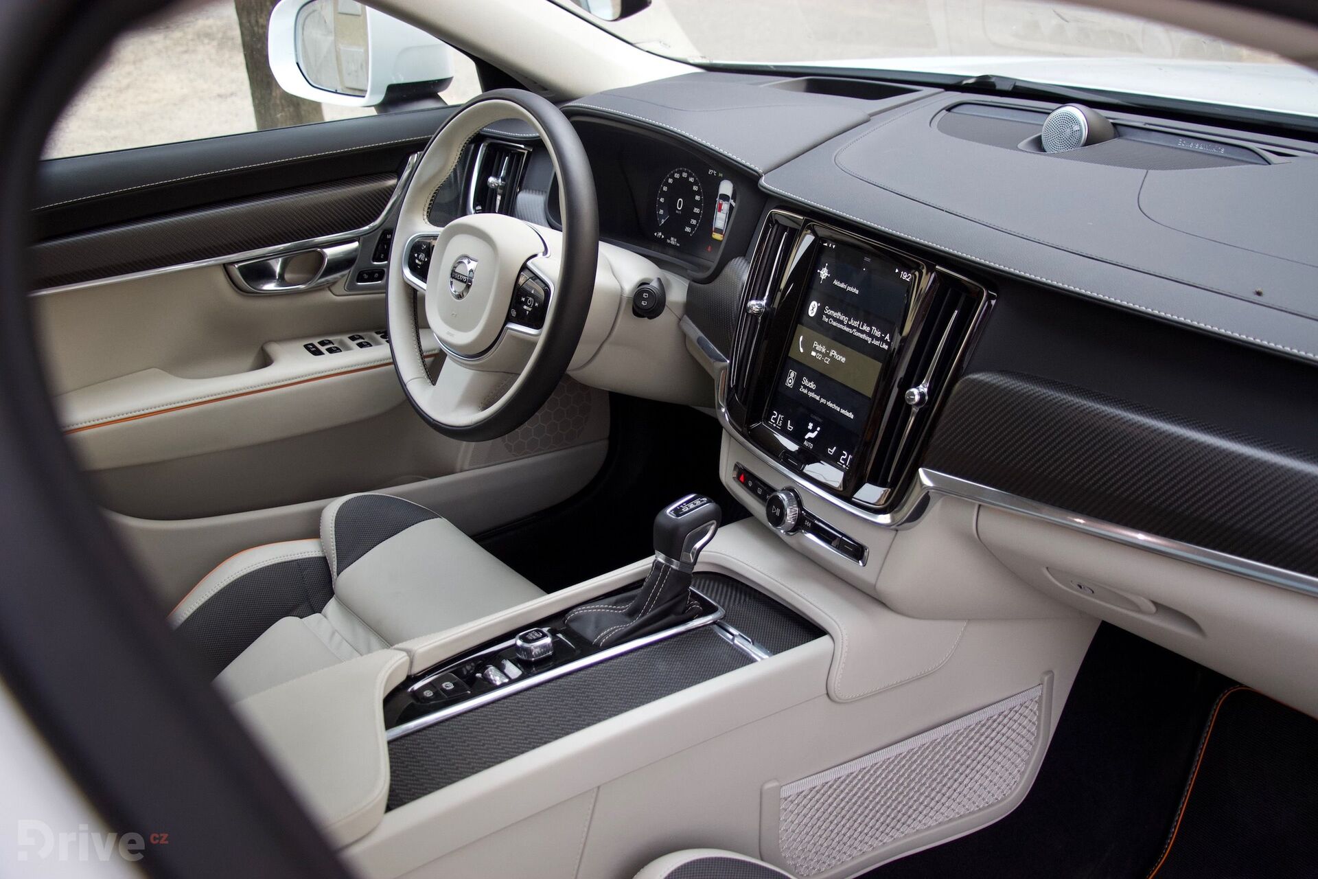 Volvo V90 Cross Country Race Ocean