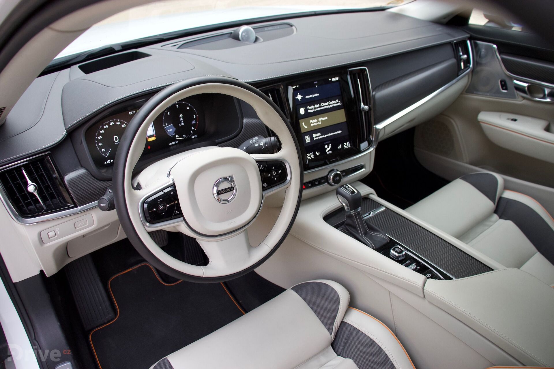 Volvo V90 Cross Country Race Ocean