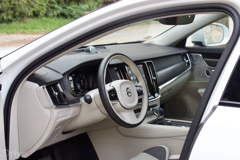 Volvo V90 Cross Country Race Ocean