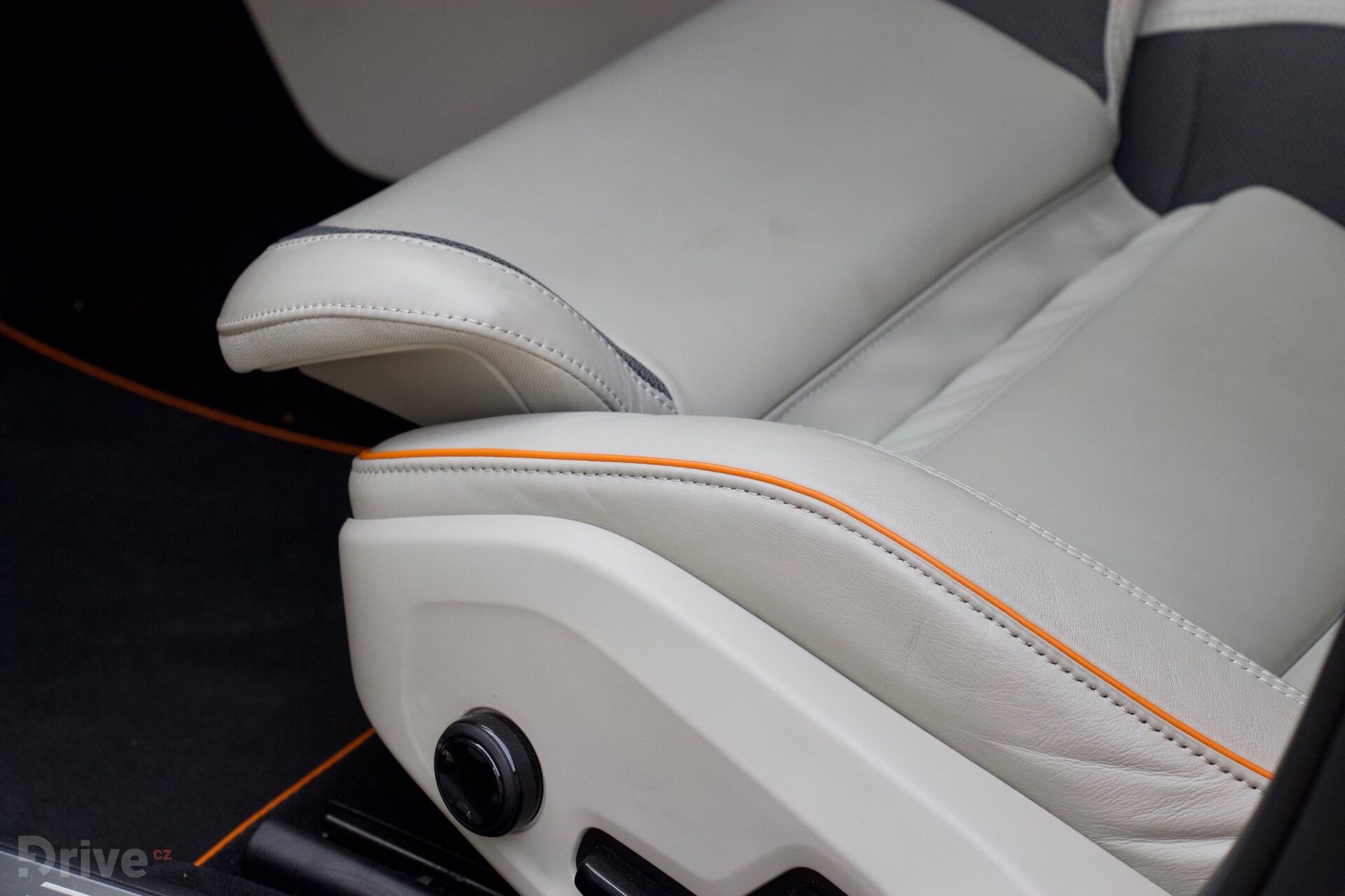 Volvo V90 Cross Country Race Ocean