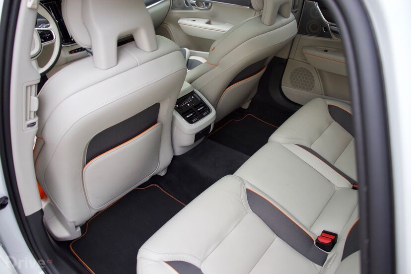 Volvo V90 Cross Country Race Ocean