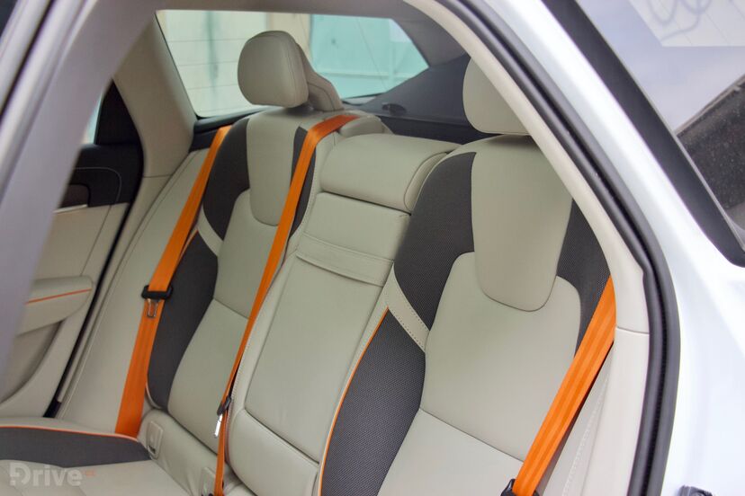 Volvo V90 Cross Country Race Ocean