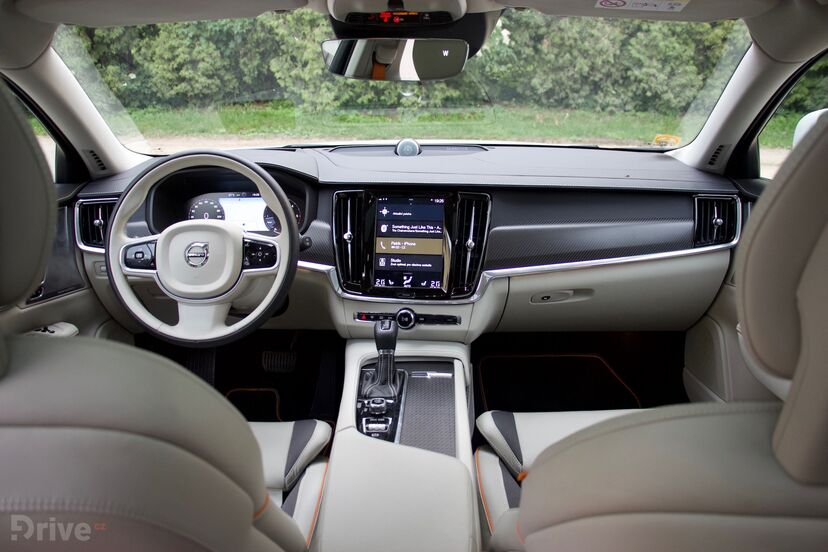 Volvo V90 Cross Country Race Ocean