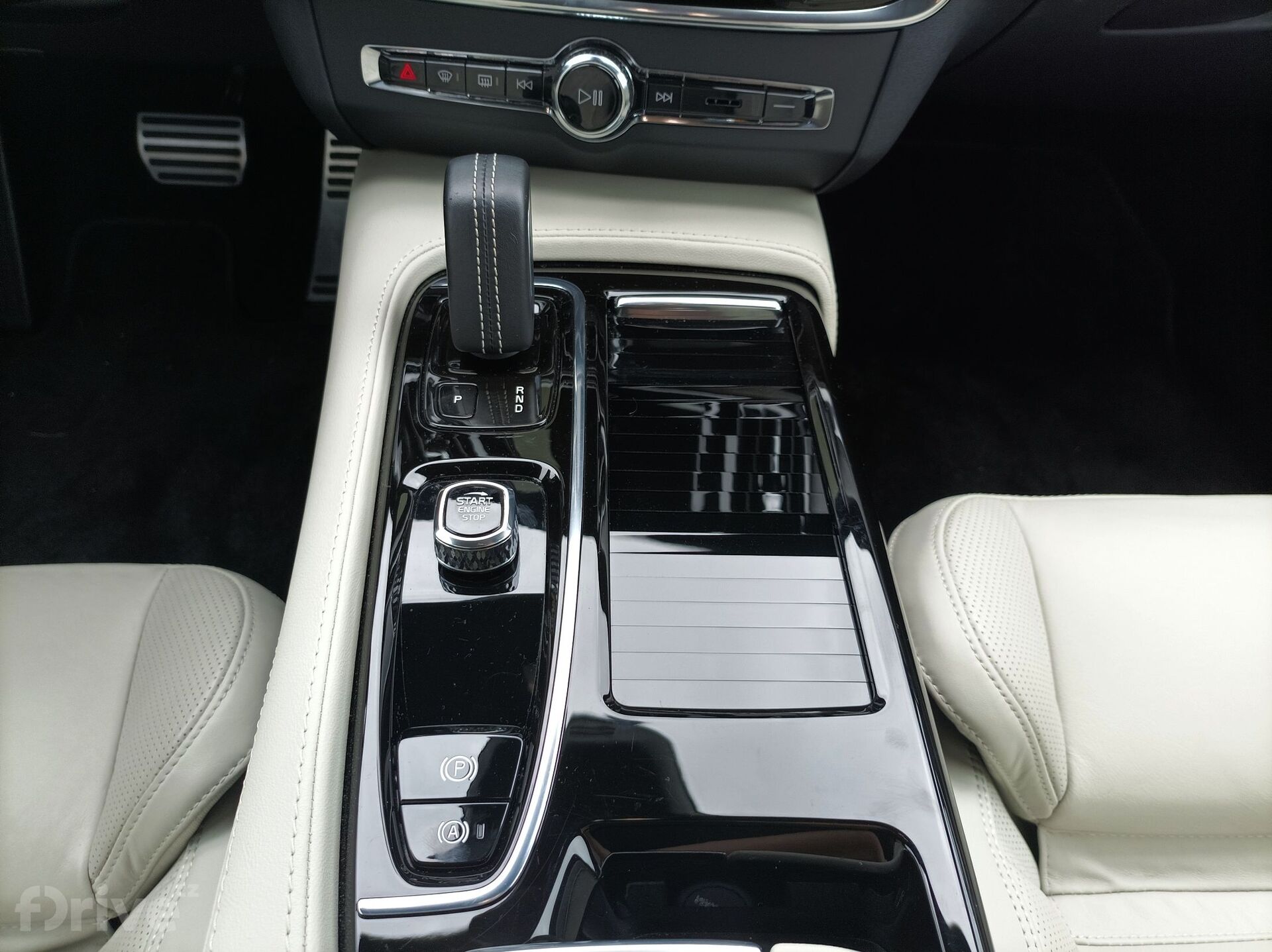 Volvo V90 T8 AWD (2022)