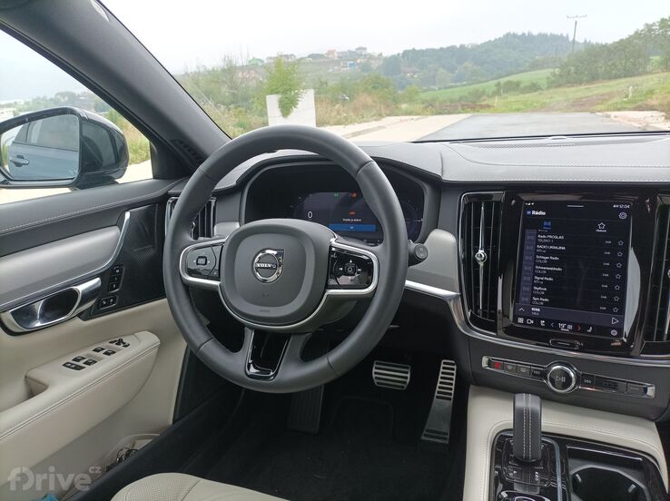 Volvo V90 T8 AWD (2022)