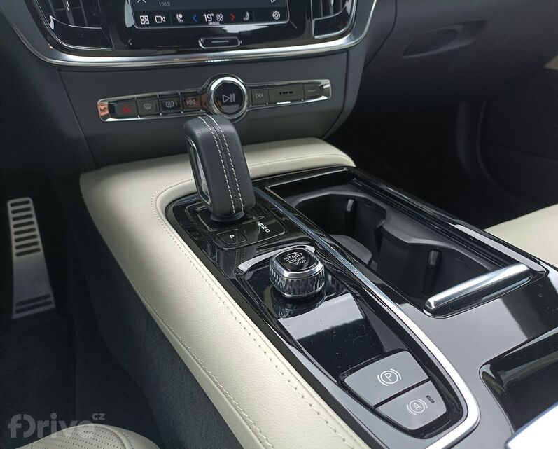 Volvo V90 T8 AWD (2022)