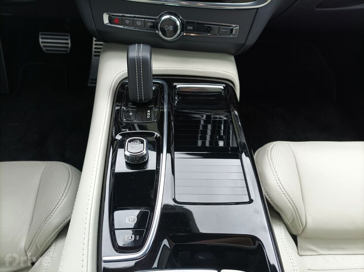 Volvo V90 T8 AWD (2022)