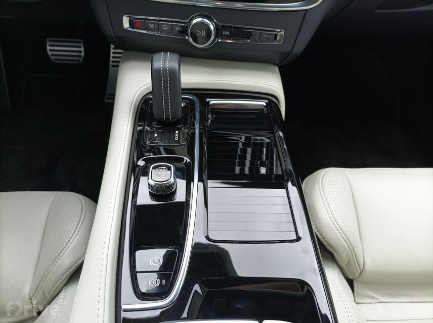 Volvo V90 T8 AWD (2022)