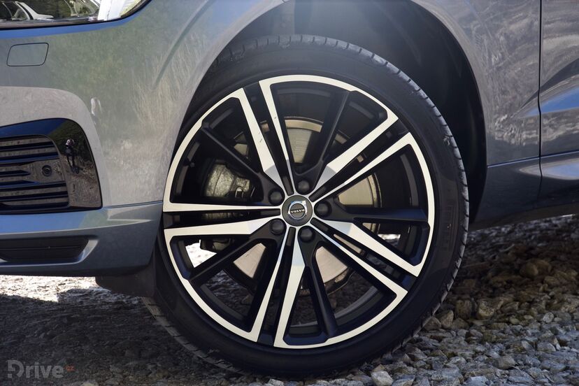 Volvo XC60 T8 (2017)