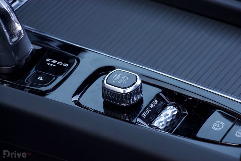 Volvo XC60 T8 (2017)