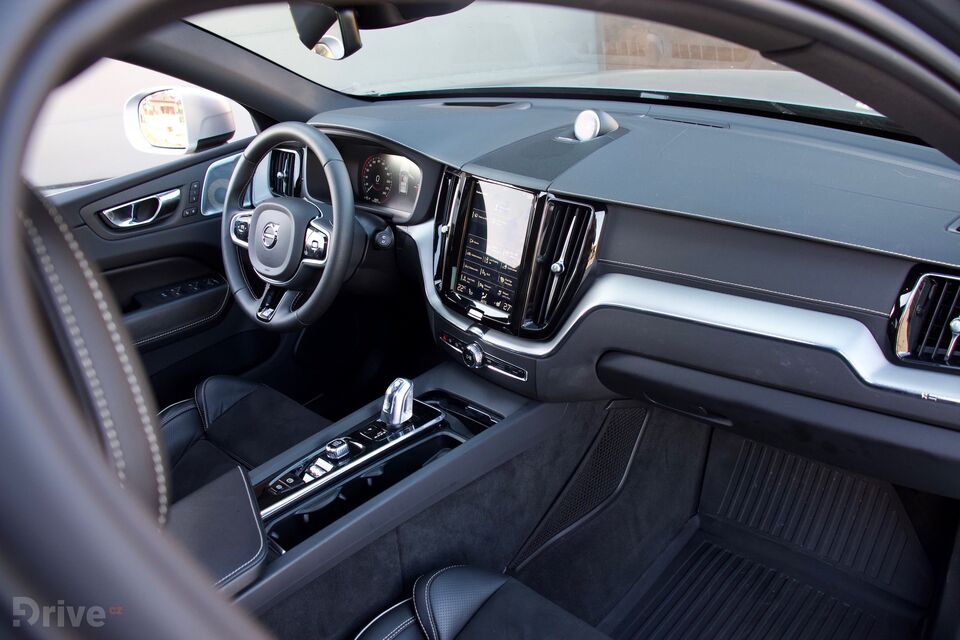 Volvo XC60 T8 (2017)