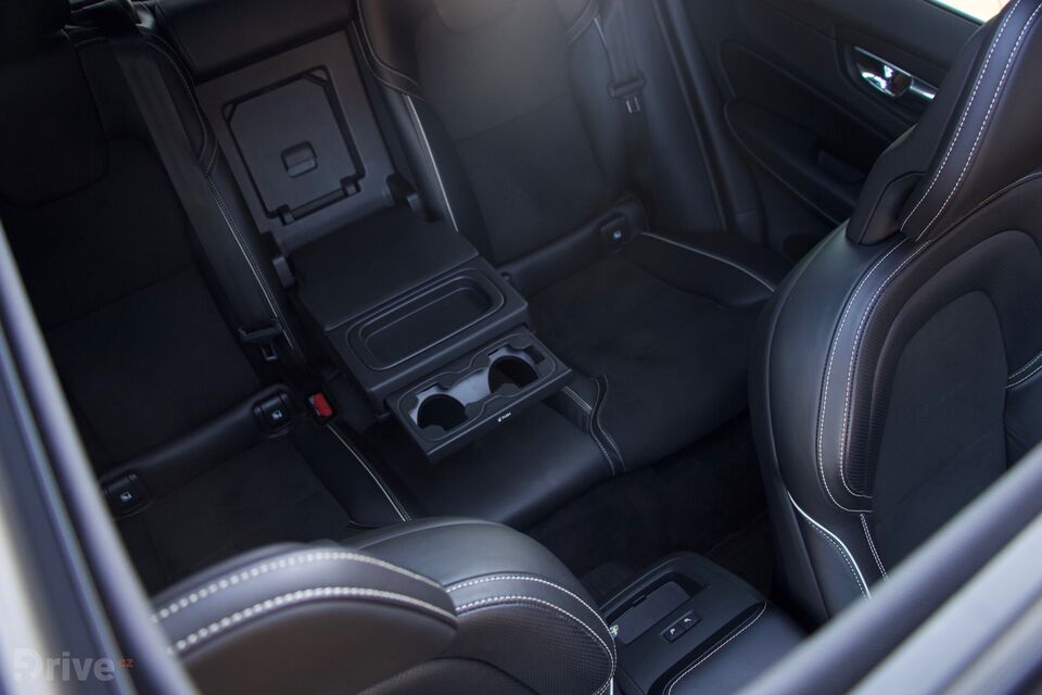 Volvo XC60 T8 (2017)