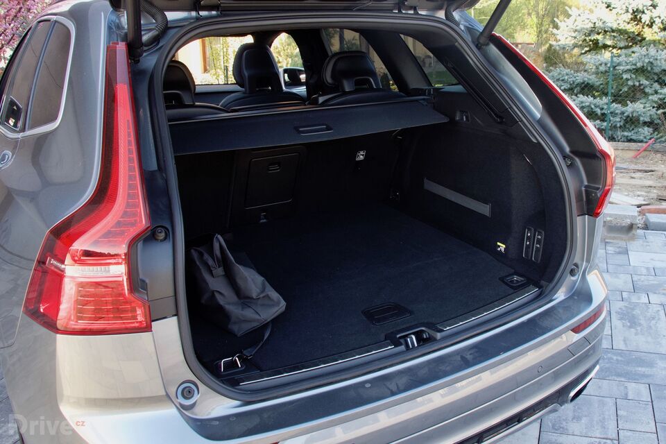 Volvo XC60 T8 (2017)