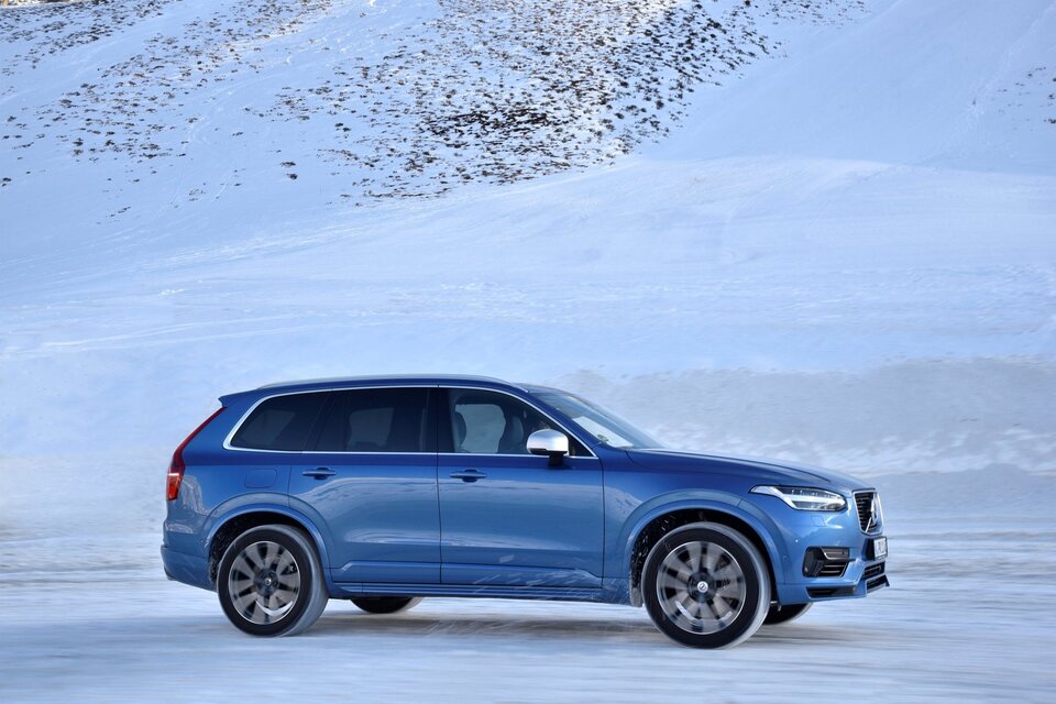 Volvo XC90 T8 (2015)