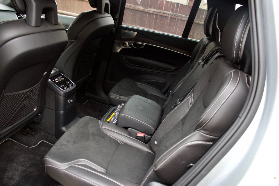 Volvo XC90 T8 (2015)