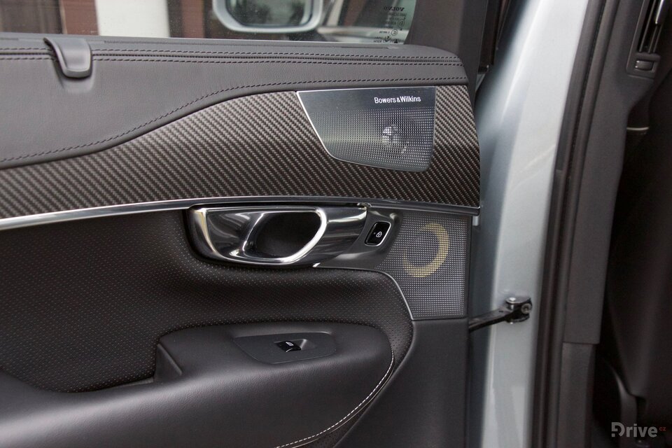 Volvo XC90 T8 (2015)