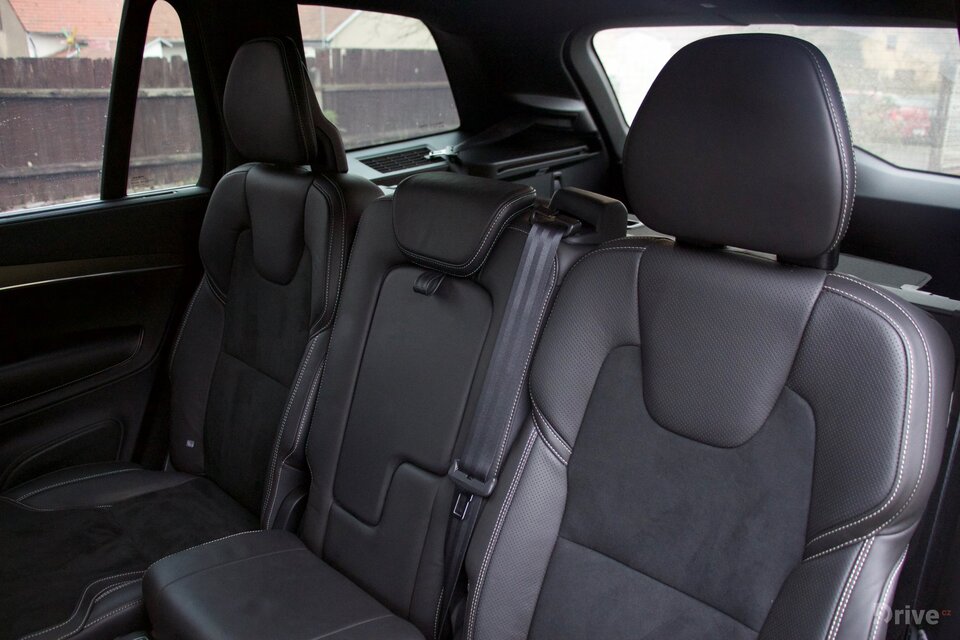 Volvo XC90 T8 (2015)