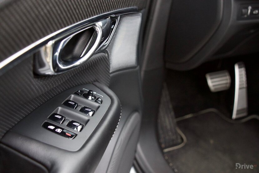 Volvo XC90 T8 (2015)