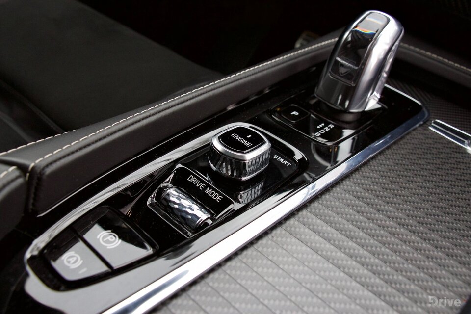 Volvo XC90 T8 (2015)