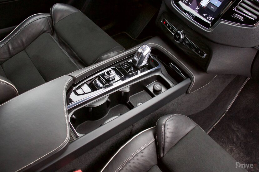 Volvo XC90 T8 (2015)