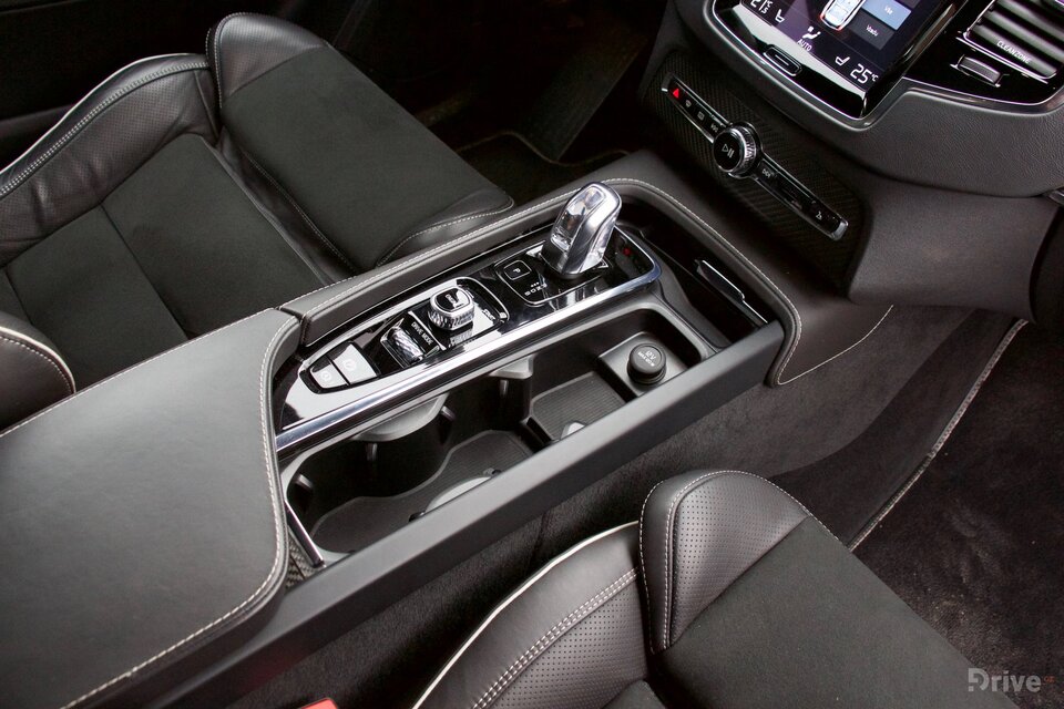 Volvo XC90 T8 (2015)