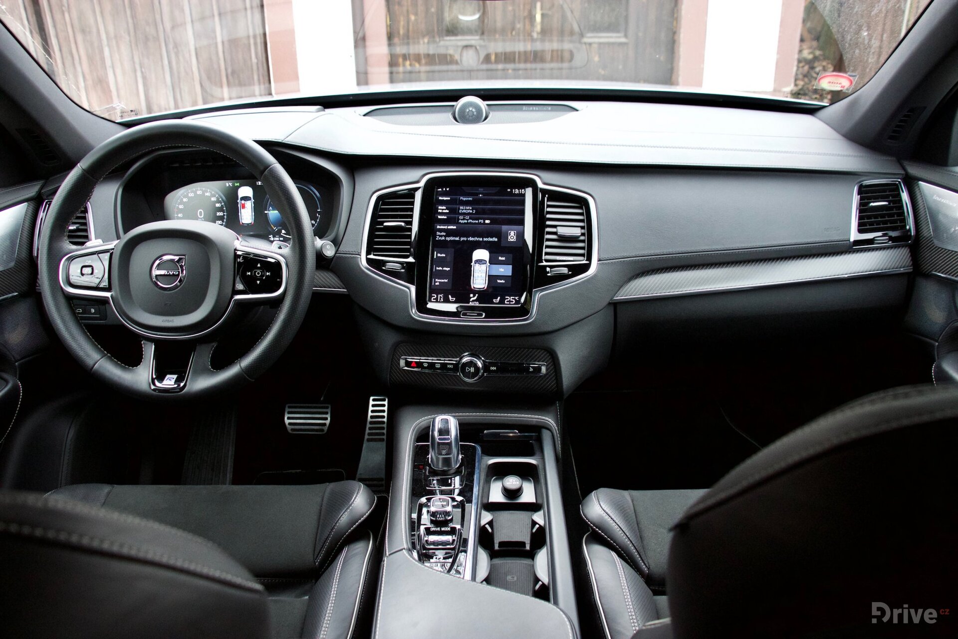 Volvo XC90 T8 (2015)