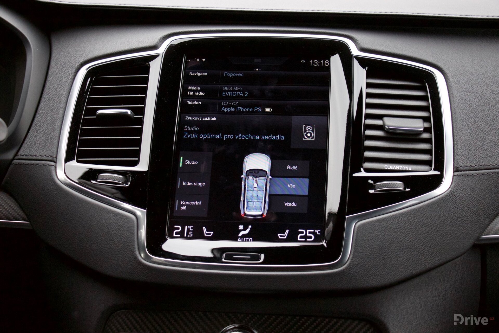 Volvo XC90 T8 (2015)