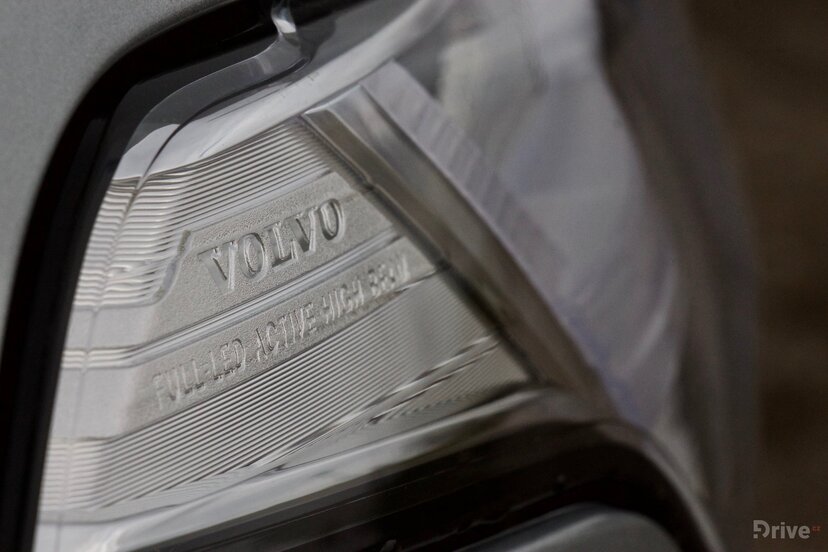 Volvo XC90 T8 (2015)