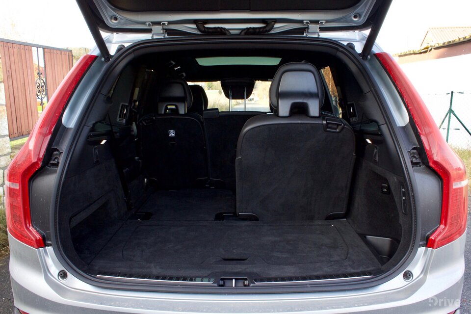 Volvo XC90 T8 (2015)