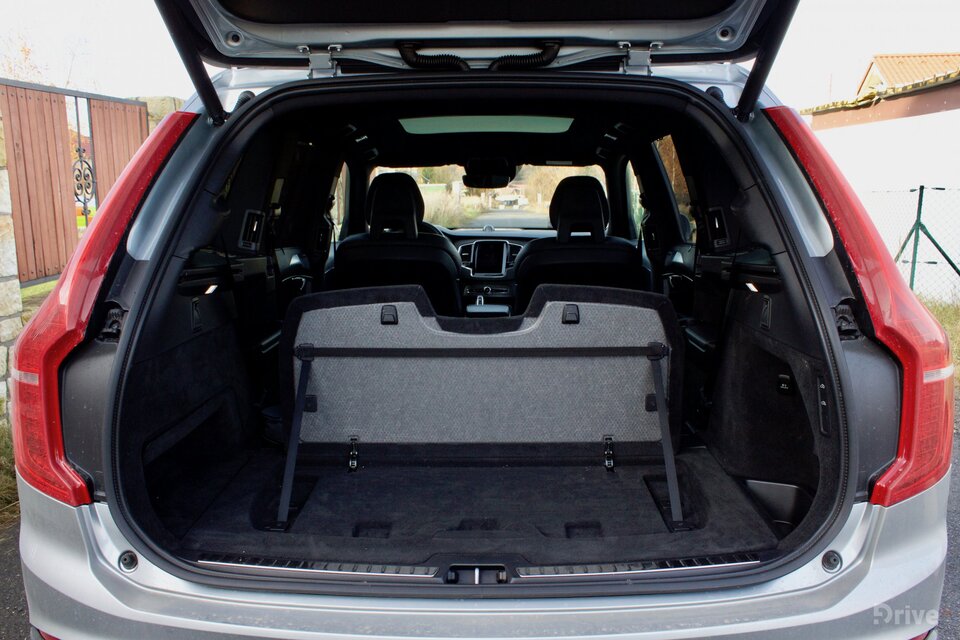 Volvo XC90 T8 (2015)