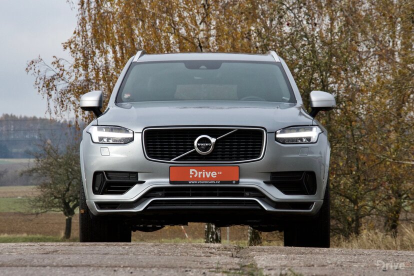 Volvo XC90 T8 (2015)