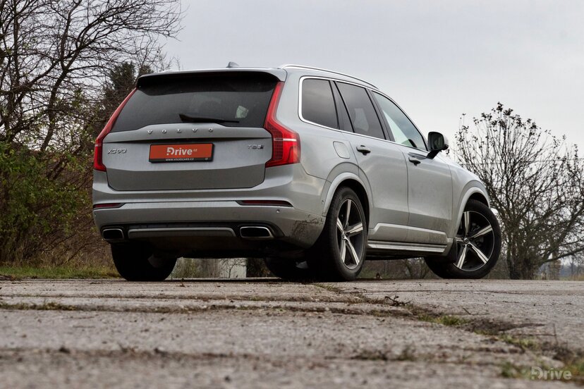 Volvo XC90 T8 (2015)