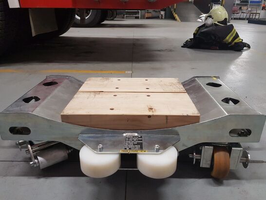 Vozík pro hašení elektromobilu