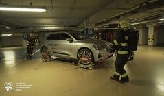 Vozík pro hašení elektromobilu