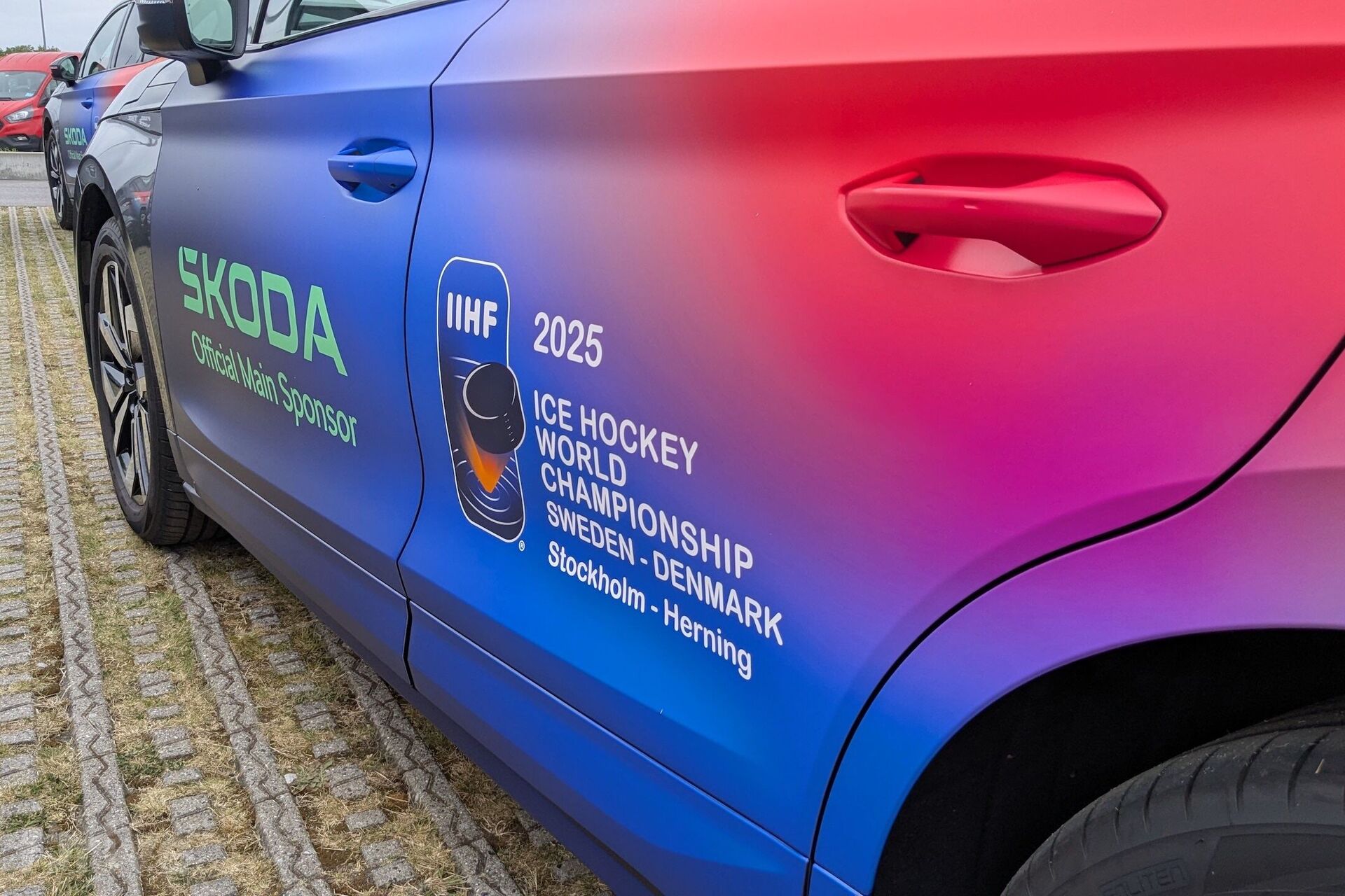 Vozy Škoda Enyaq a Enyaq Coupé na mistrovství světa v ledním hokeji