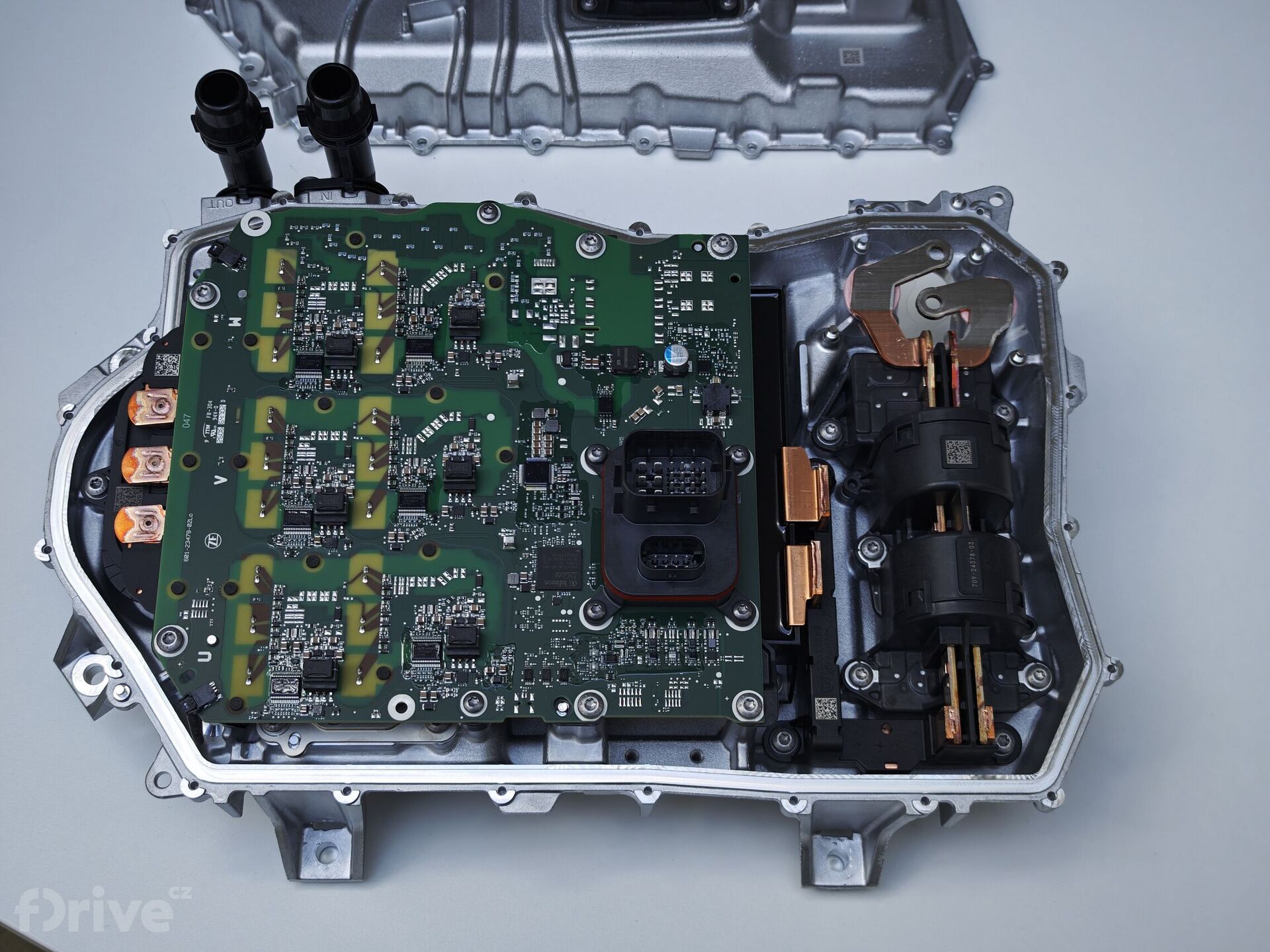 Výkonová elektronika ZF SiC MOSFET pro 800V elektromobily