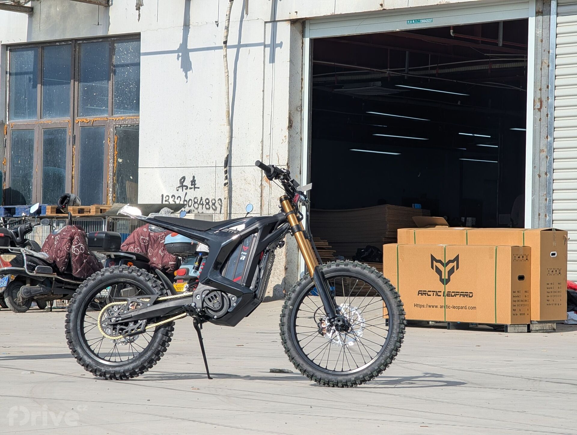 Výroba elektrických motorek v Číně