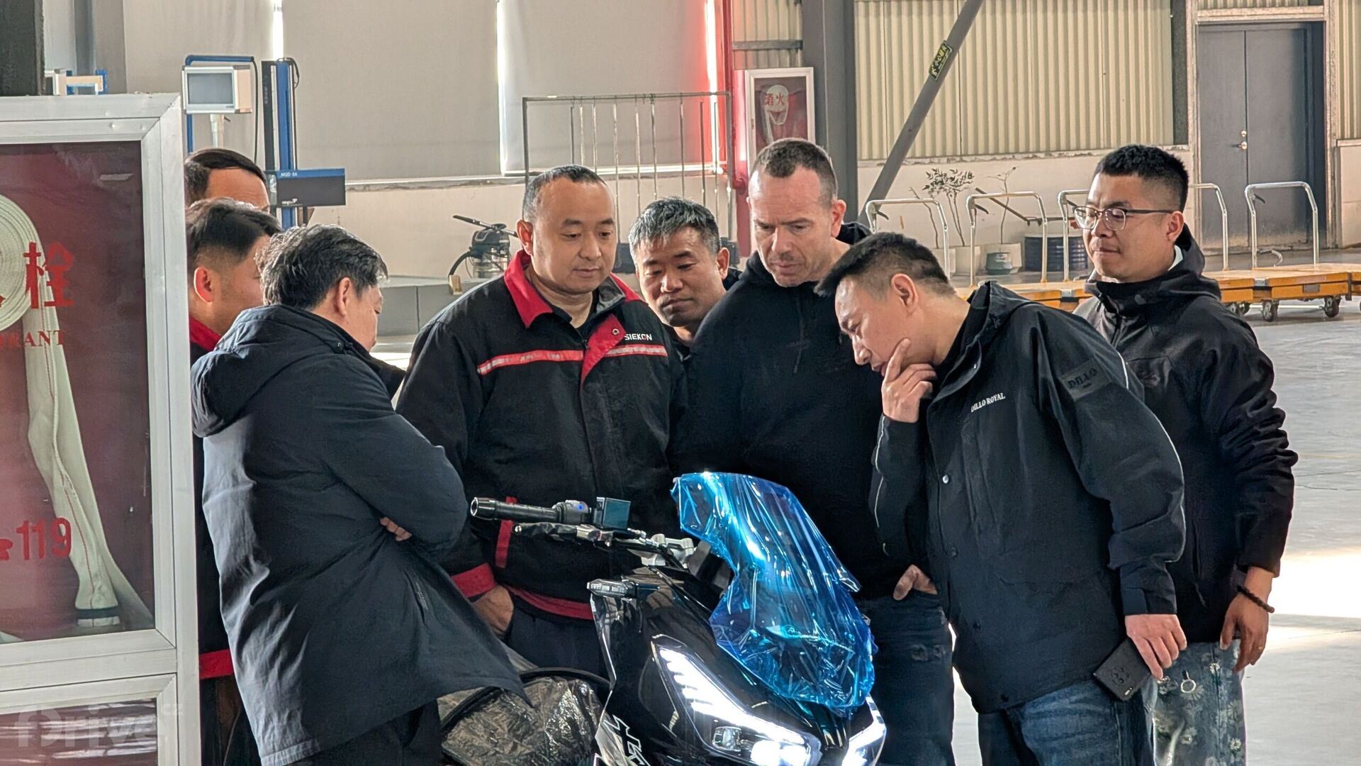 Výroba elektrických motorek v Číně