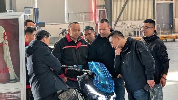 Výroba elektrických motorek v Číně