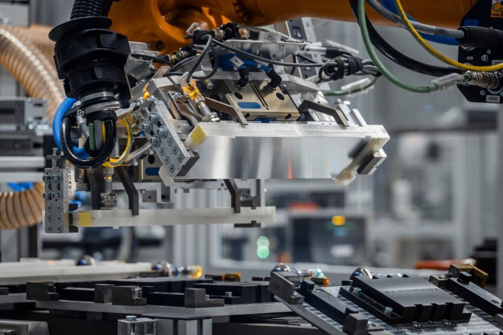 Výrobní linka v závodě na výrobu baterií v německém Kamenzu