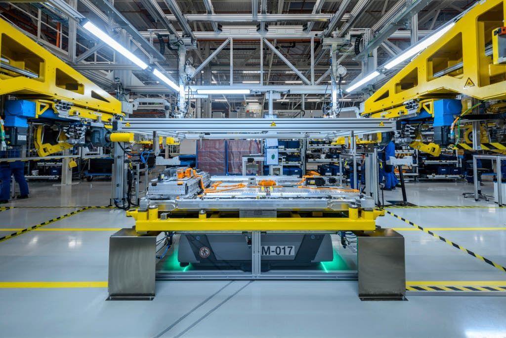 Výrobní linka v závodě na výrobu baterií v německém Kamenzu