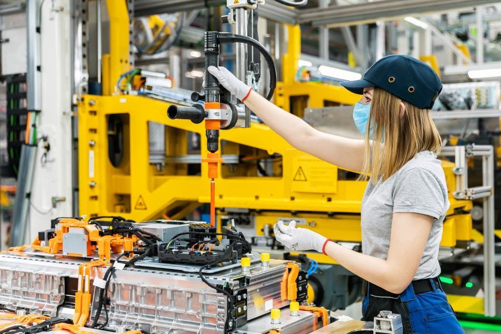 Výrobní linka v závodě na výrobu baterií v německém Kamenzu